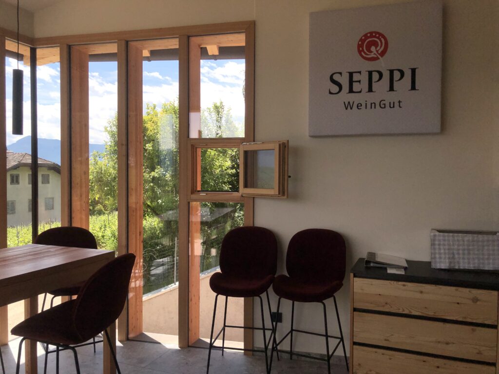 Die neue Vinothek vom WeinGut Seppi in Kaltern